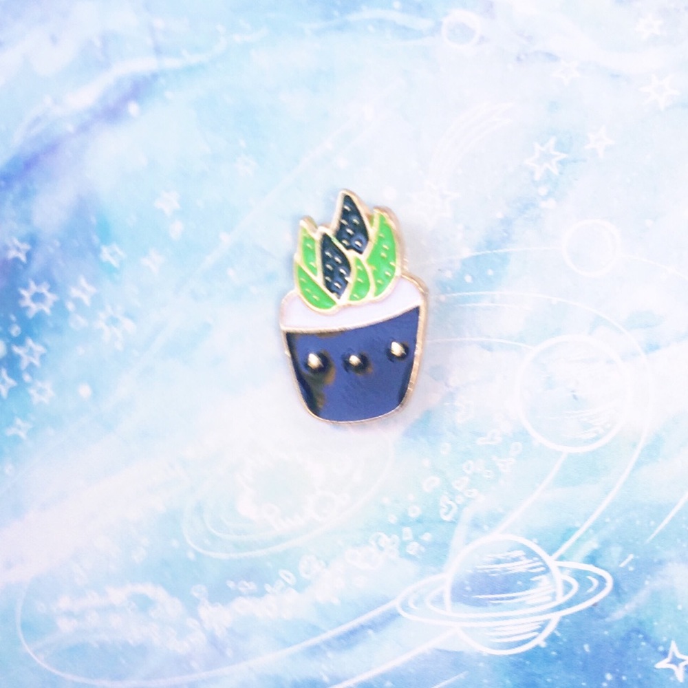 ✨ Succulent Pin ✨ - Picture 2 of 5